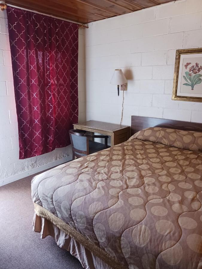 White Pine Motel 伊利 外观 照片